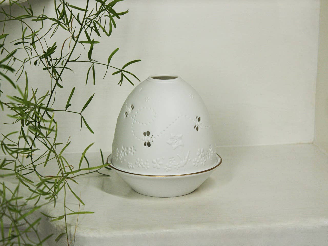 Porcelain Tea Light Holder - Busy Bees